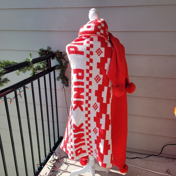 NWT PINK Victoria's Secret MARSHMALLOW Pom-Pom Tasel Red-White Blanket Cozy - Picture 7 of 9